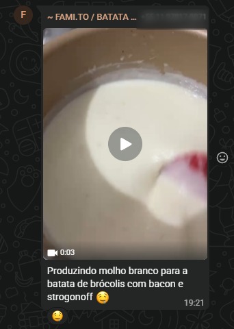 Aluno produzindo o molho branco para a batata de brócolis com bacon e strogonoff